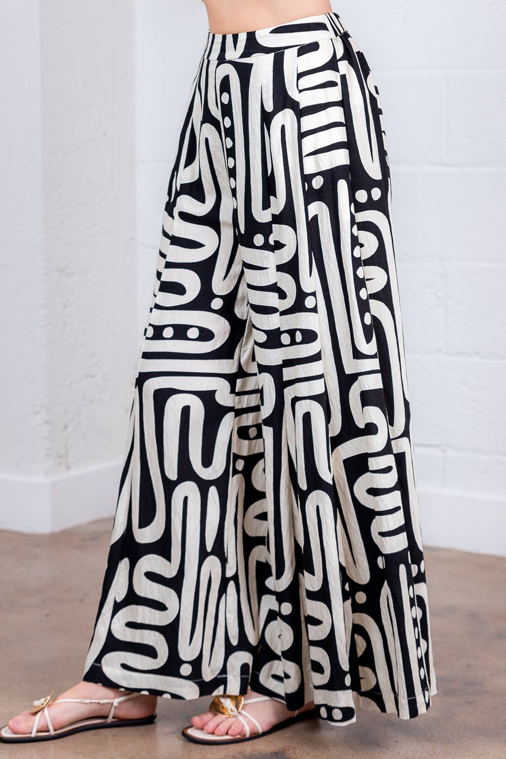 PRINTED PLEATED LONG PANTS (BLACK & WHITE)