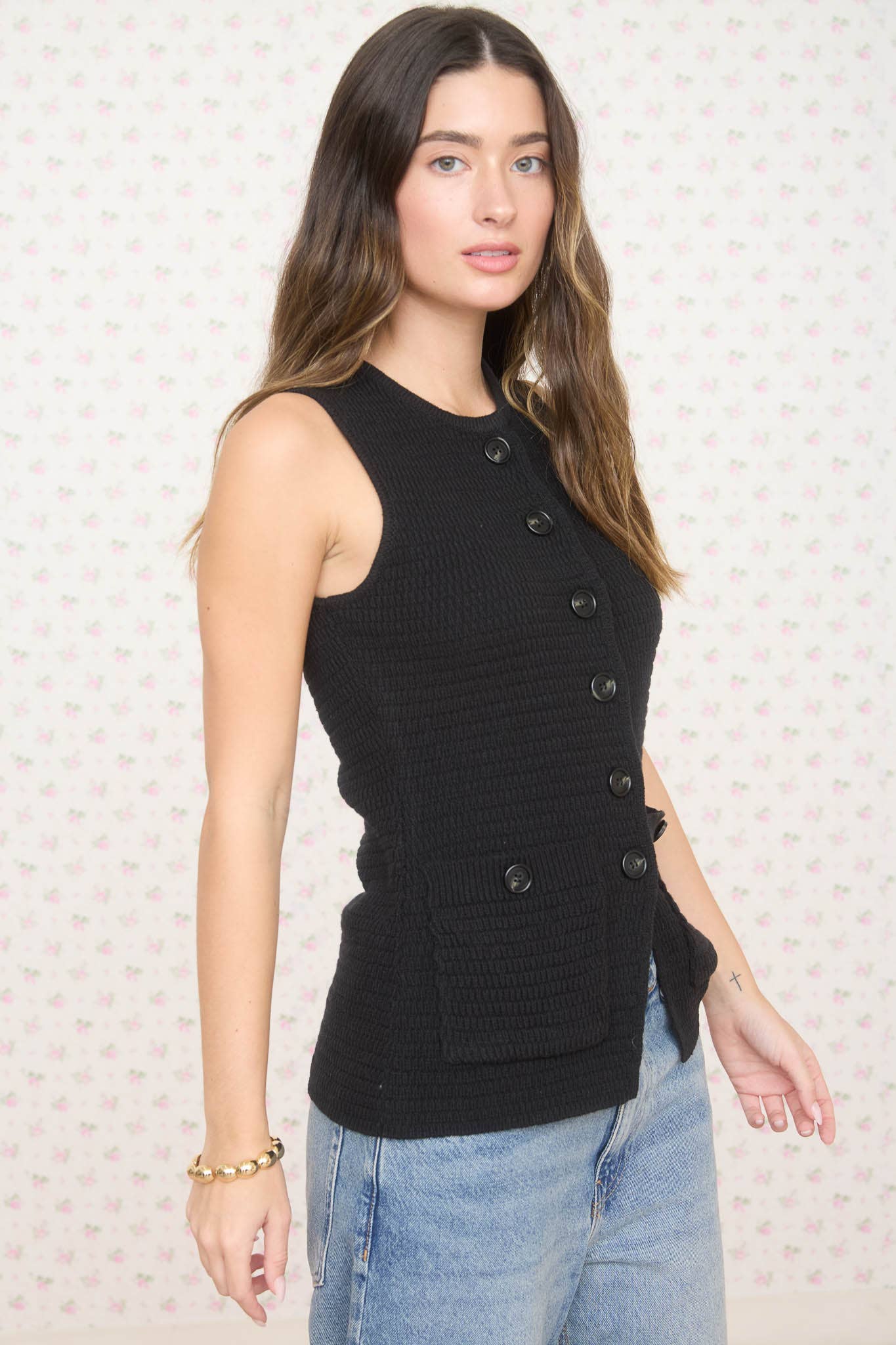 BUTTON DOWN SLEEVELESS SPLIT HEM KNIT VEST