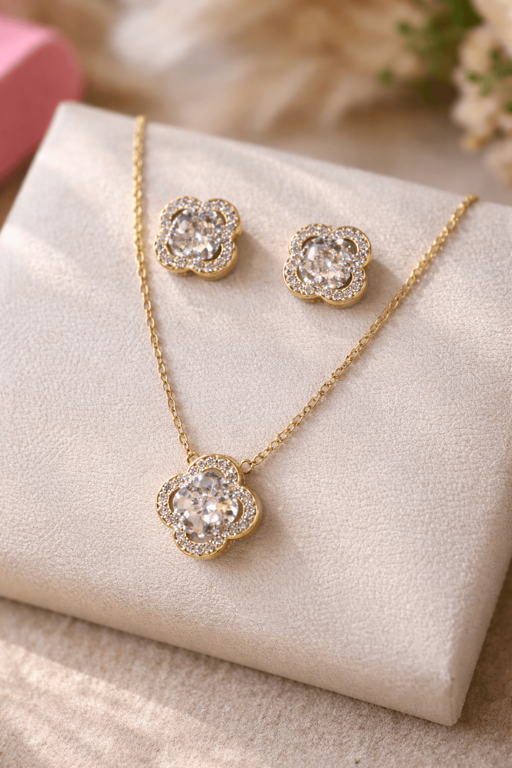 Radiant Clover Crystal Set